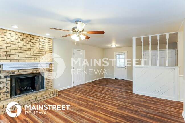 Building Photo - 242 Iris Dr