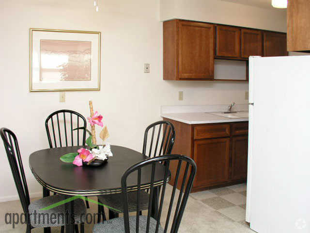 Dining Room - Fine Living at Aquila Park & Royal Park