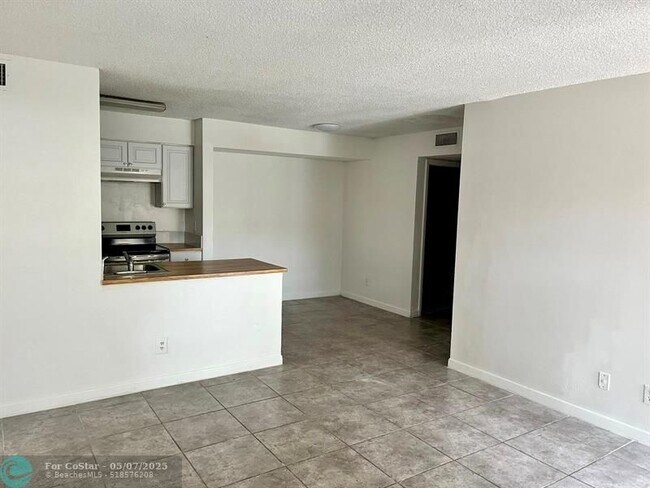Foto del edificio - 10409 NW 7th St