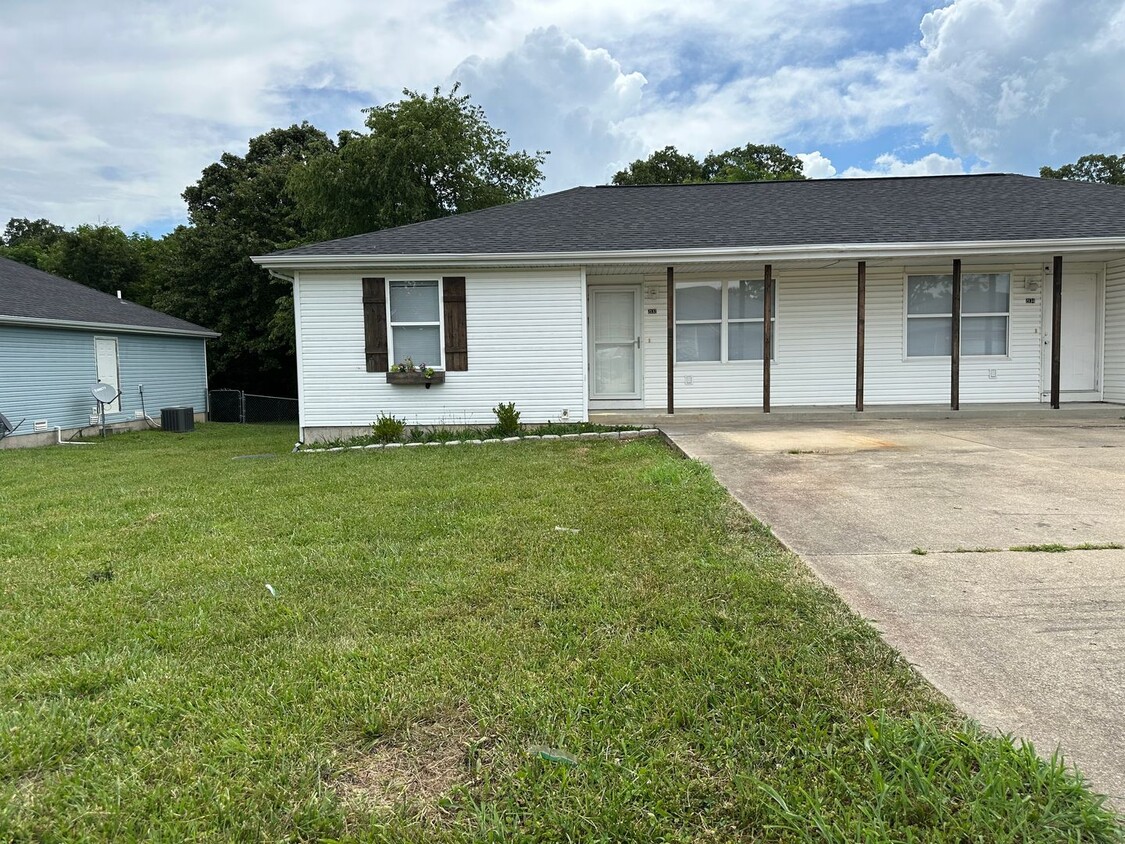 Primary Photo - 2 Bedroom, 1 Bathroom Newly Remodeled Duplex