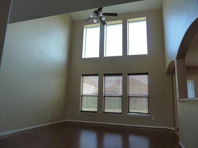 Building Photo - 9214 Tracelawn Ct