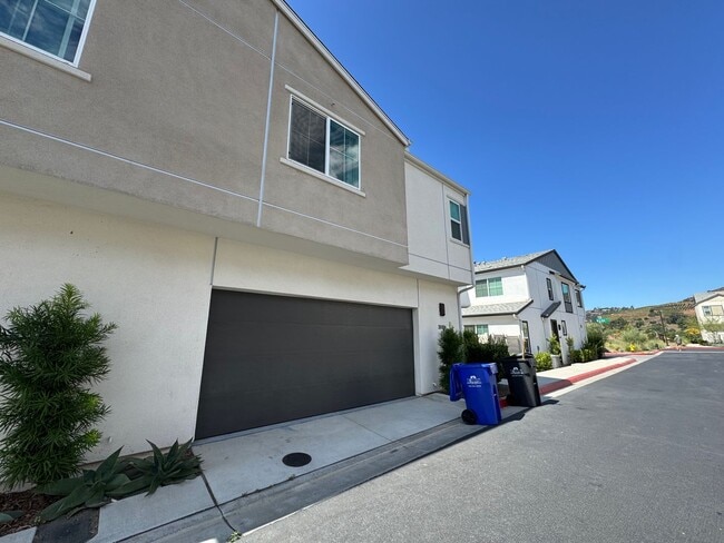 Building Photo - Gorgeous Citro Townhome for Rent