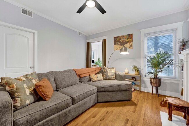 Foto del edificio - 3226 W Potomac Ave