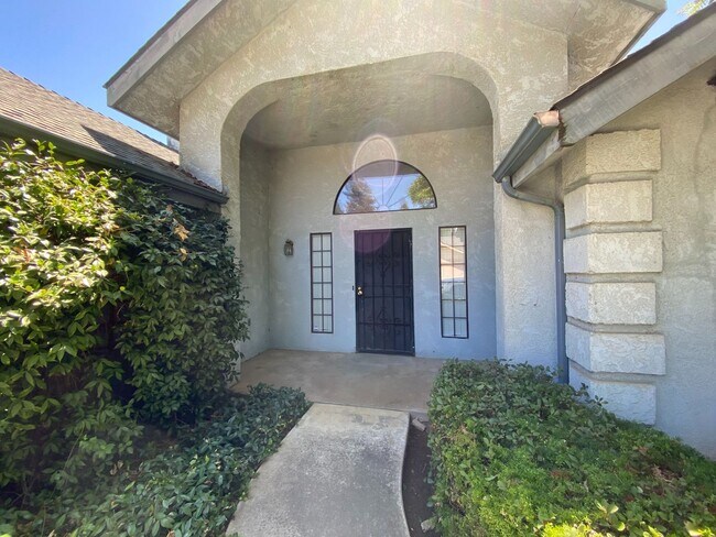 Foto del edificio - North West Fresno Home, 3BR/2BA, 1878sf, B...