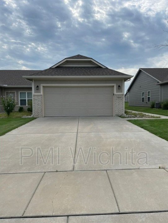 Primary Photo - Beautiful 3-Bedroom Duplex with 2 Full Bat...