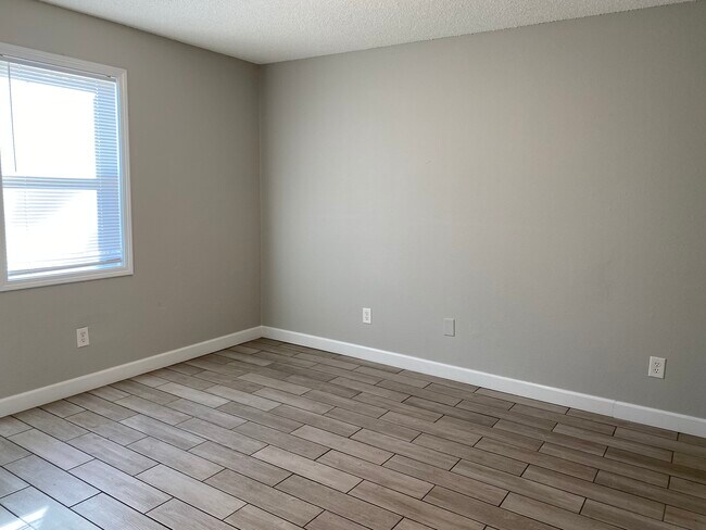 Building Photo - 21 Judson Cv