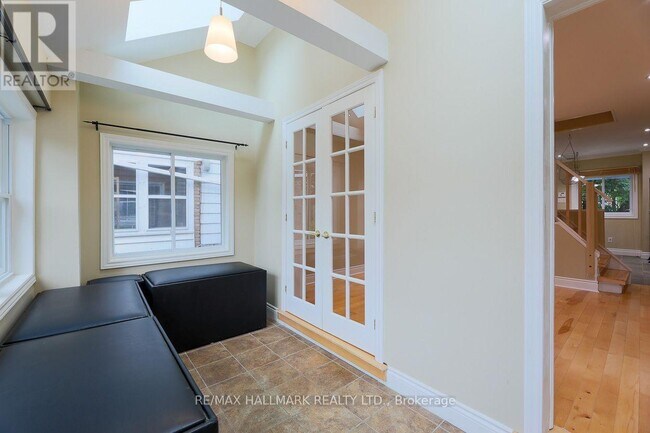 Photo du bâtiment - 703 Craven Rd