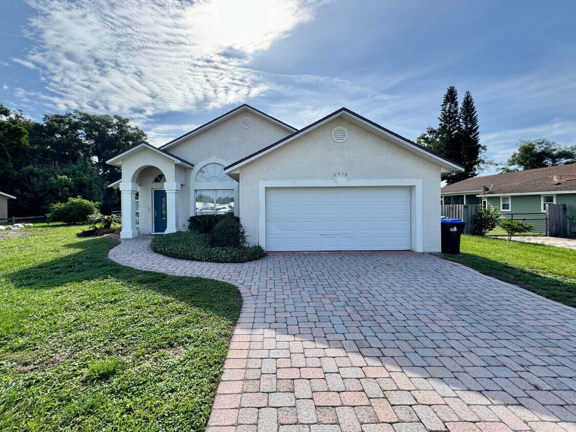 Foto principal - 3/2 Mount Dora Home with NO HOA!