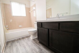 Interior Photo - Novi Ridge