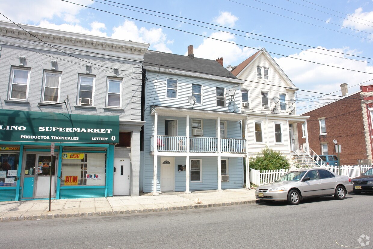 Building Photo - 162 Washington St
