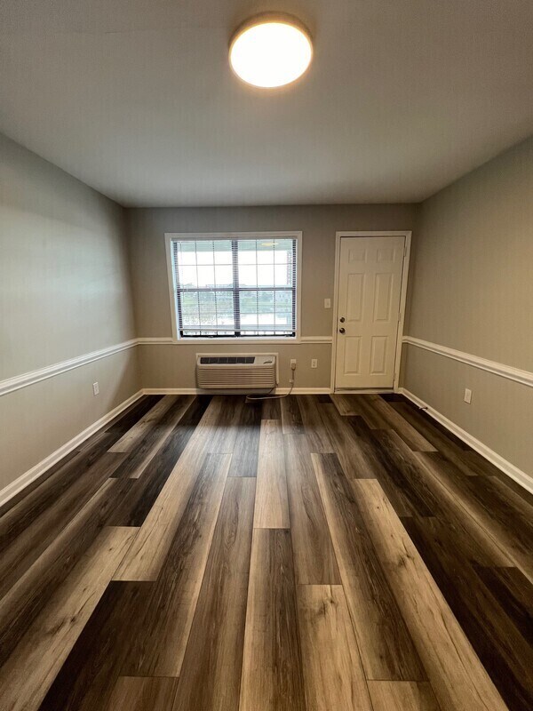Building Photo - 589 Star Light Dr