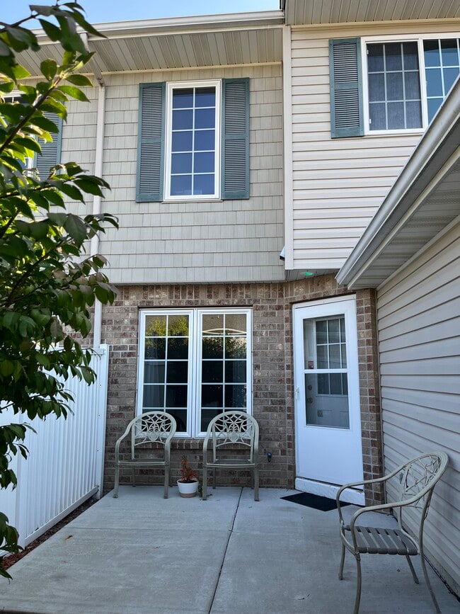 Foto del edificio - 1585 Serenity Ln