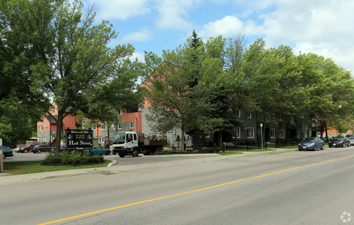 Building Photo - 122 Hatt St