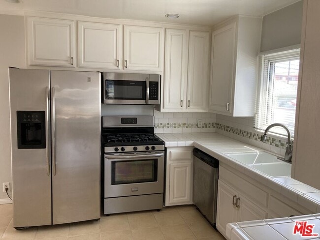 Building Photo - 6607 W 87th St