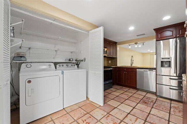 Foto del edificio - 4651 NW 90th Ave