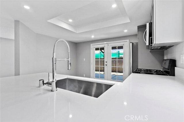Building Photo - 261 Momento Ave