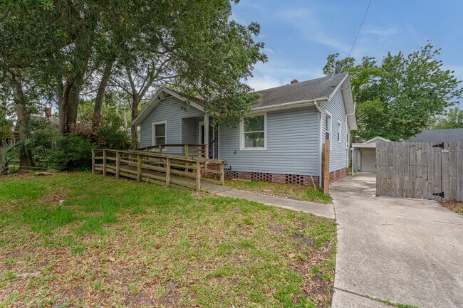 Foto del edificio - 2114 Merrill Ave