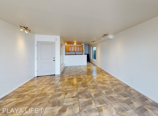 Foto del edificio - 3 br, 4 bath Room For Rent - 6567 Del Playa