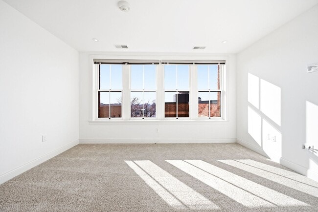 Interior Photo - Hubbard Park Place