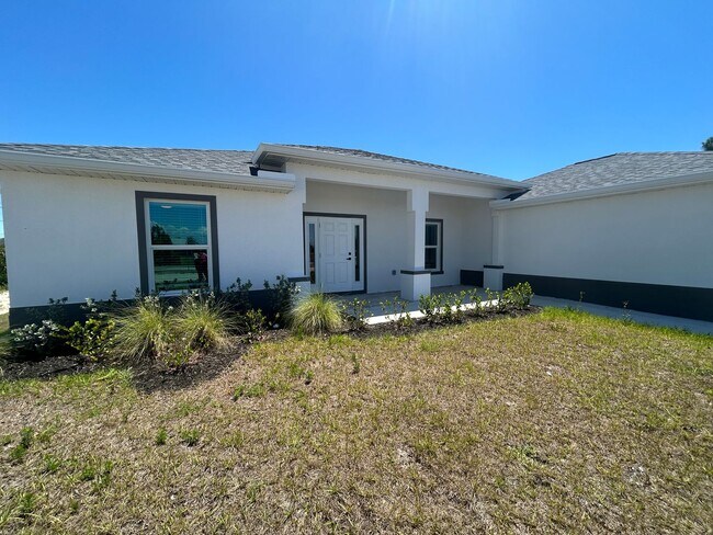Foto del edificio - BRAND new construction 4 Bedroom 3 Bathrooms