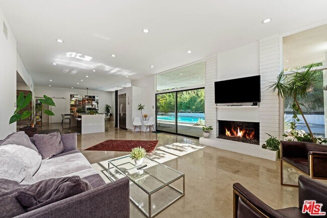 Foto del edificio - 3744 Cody Rd