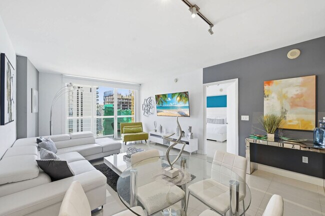 Building Photo - 485 Brickell Ave