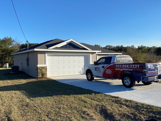 Foto del edificio - Available December 15th.....Custom Home - Desirable SE Ocala Neighborhood 3/2/2 **WON'T LAST**