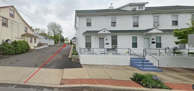 Building Photo - 145 E Maple Ave