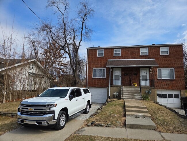 Building Photo - 813 4th St
