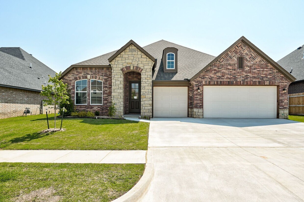Foto principal - Available now in Yukon!