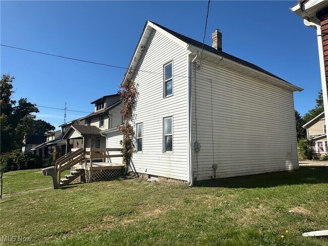 Foto del edificio - 1915 Maple Ave NE