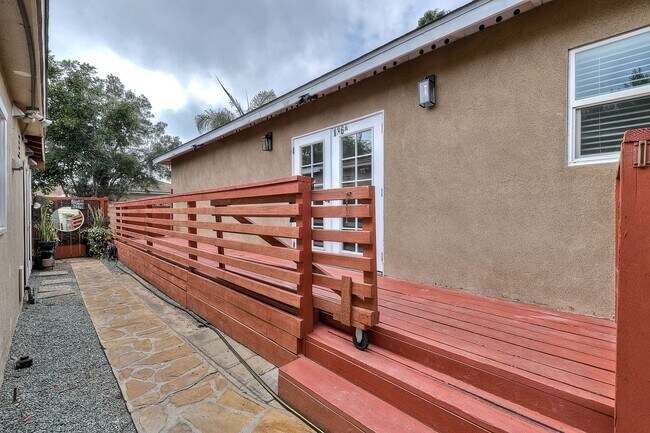 Building Photo - 136 Brightwood Ave