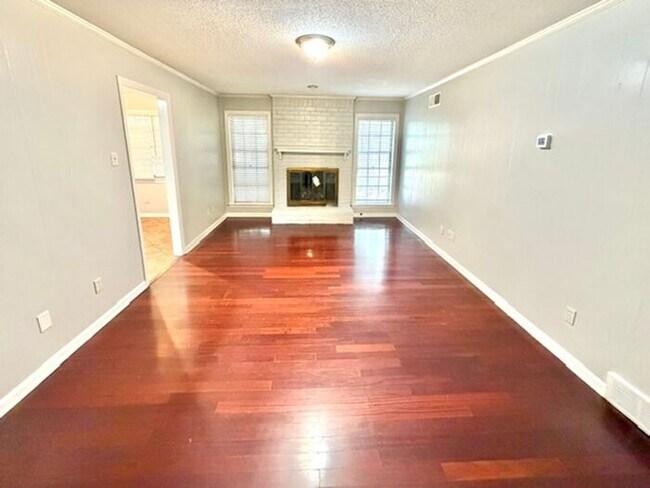 Foto del edificio - Fantastic 4 Bedroom 2 Bath Home with Office Space In Bartlett