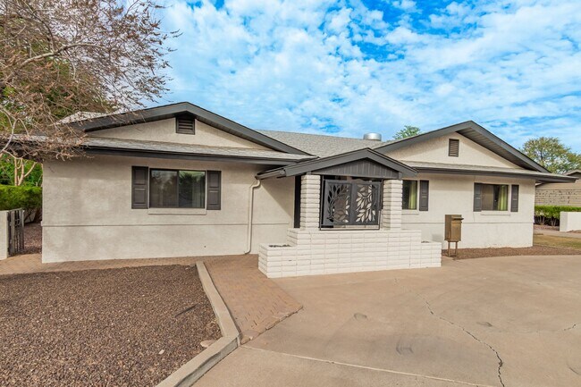 Building Photo - Completely Renovated Biltmore Home -
