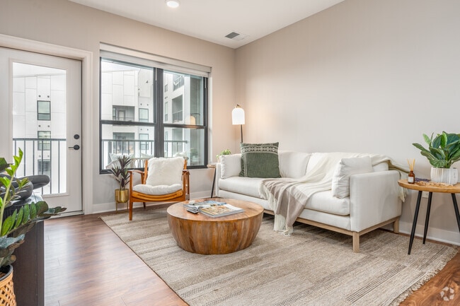 1BR, 1BA - 681SF - Living Room - Green|House Short North