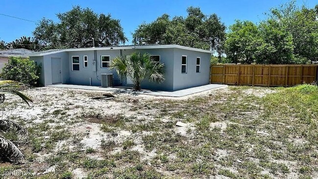 Photo - 1701 NW 13th Ct House