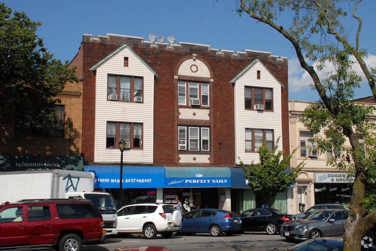 Building Photo - Englewood Furniture House