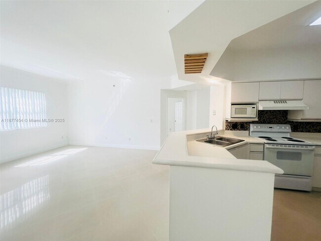 Foto del edificio - 3235 NE 184th St