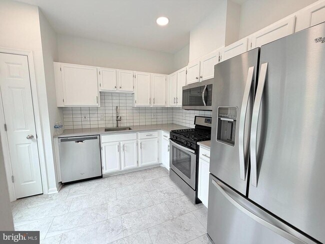 Foto del edificio - 4138 Fountainside Ln