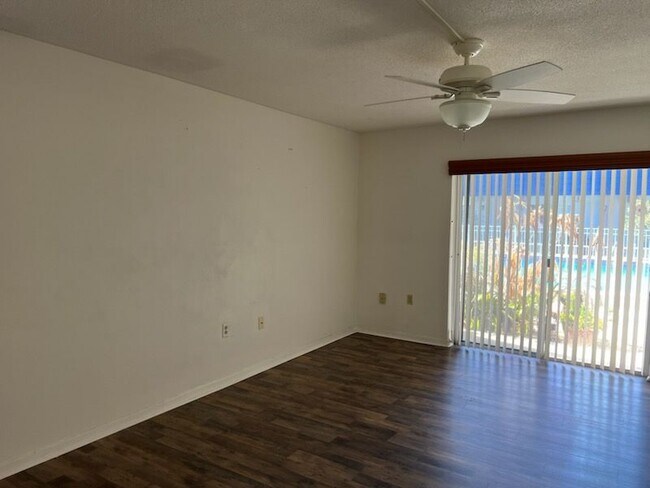 Foto del edificio - 2497 Country Club Dr