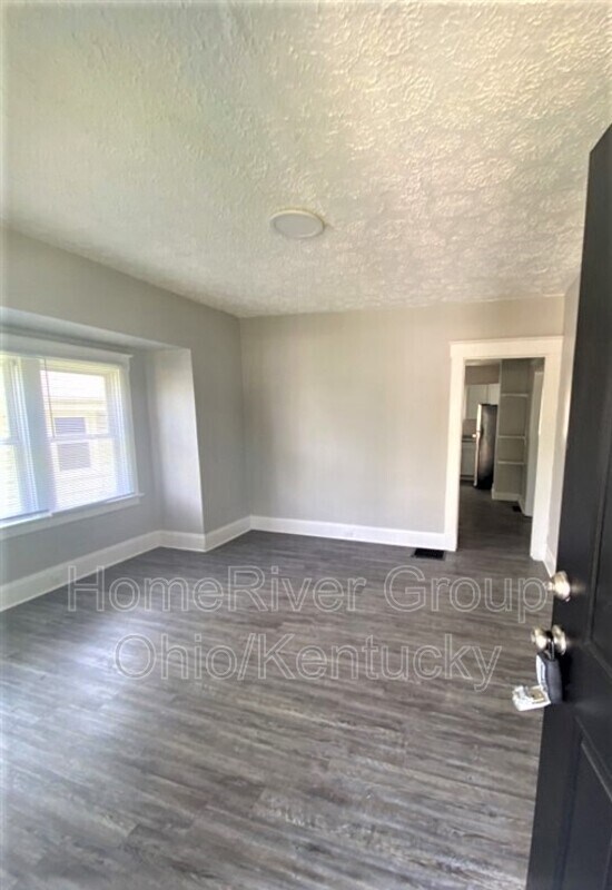 Foto del edificio - 1823 Sundale Ave