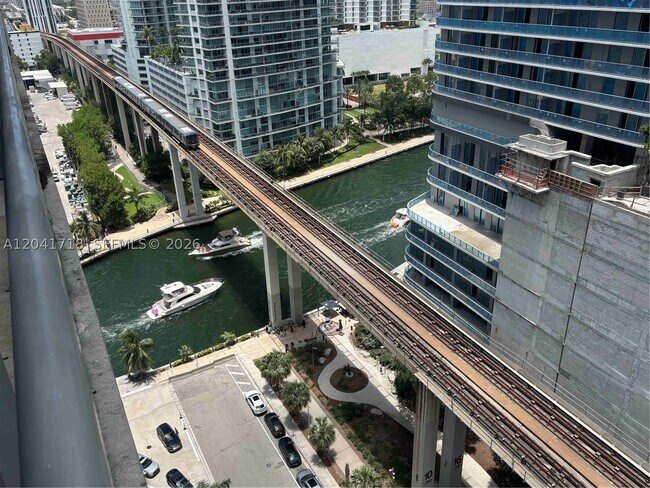 Foto del edificio - 690 SW 1st Ct