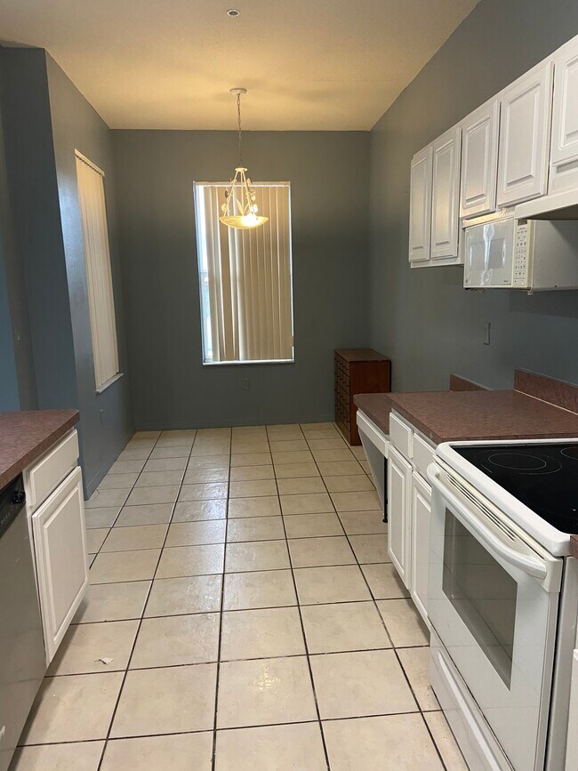 Building Photo - 5007 Sunridge Palms Dr
