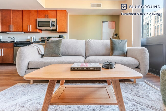 Building Photo - 425 L St NW