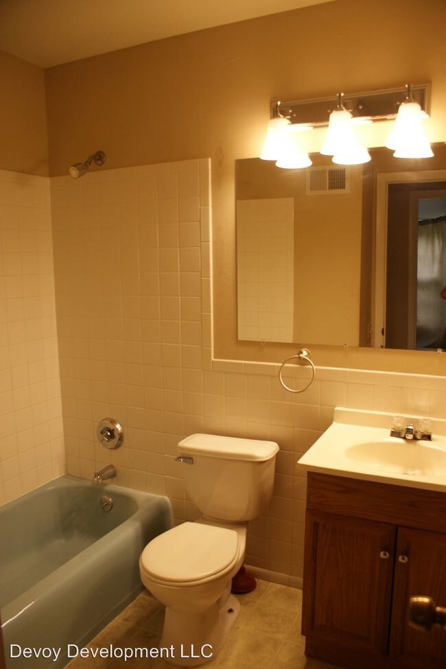 Building Photo - 3 br, 1.5 bath House - 1325 Petite