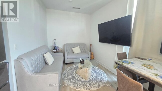 Building Photo - 375 Sea Ray Ave