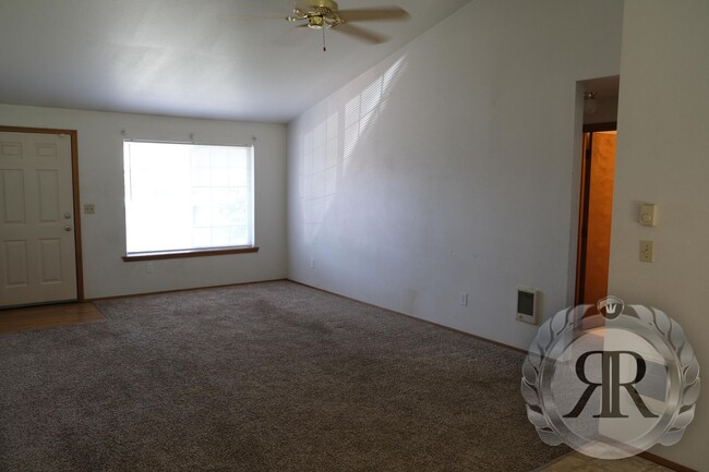 Building Photo - West Valley 2 Bedroom, 1 Bath Duplex