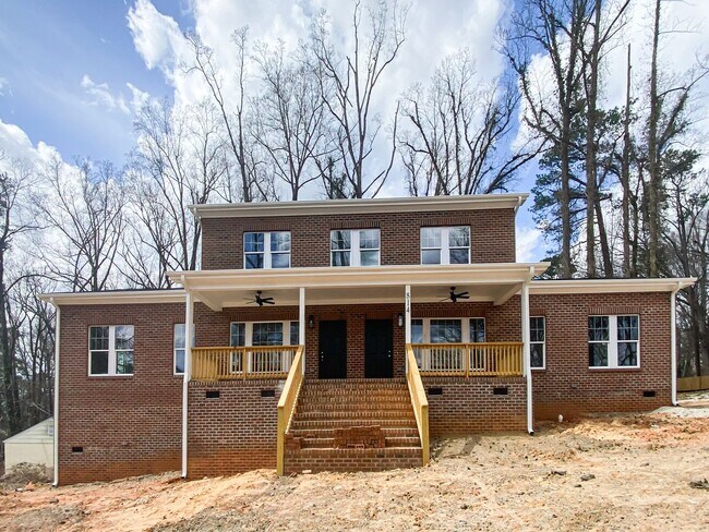 Foto del edificio - 814 Old Pittsboro Rd