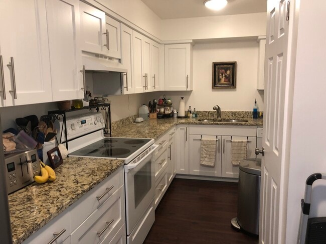 Building Photo - 3838 E Sunnydale Ln
