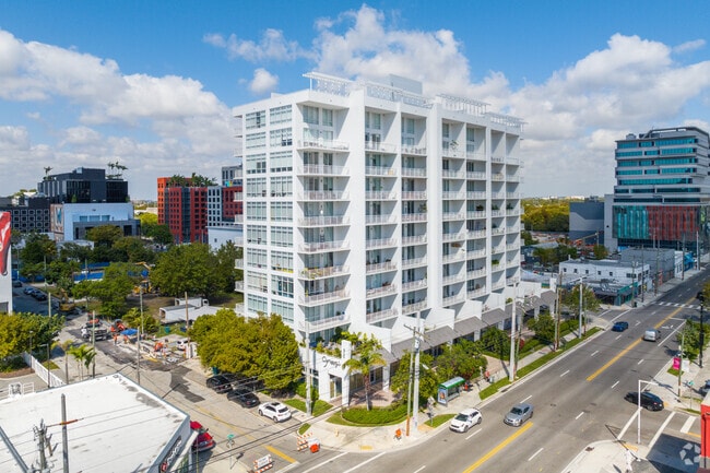 Building Photo - Cynergi Lofts at Wynwood
